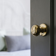 cleaning-doors-door-knobs